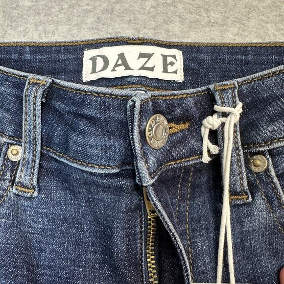 Daze Denim Jean SZ 26 Dark Wash Bestie Repreve Lovergirl Mid Rise Roller Stretch - Picture 3 of 16